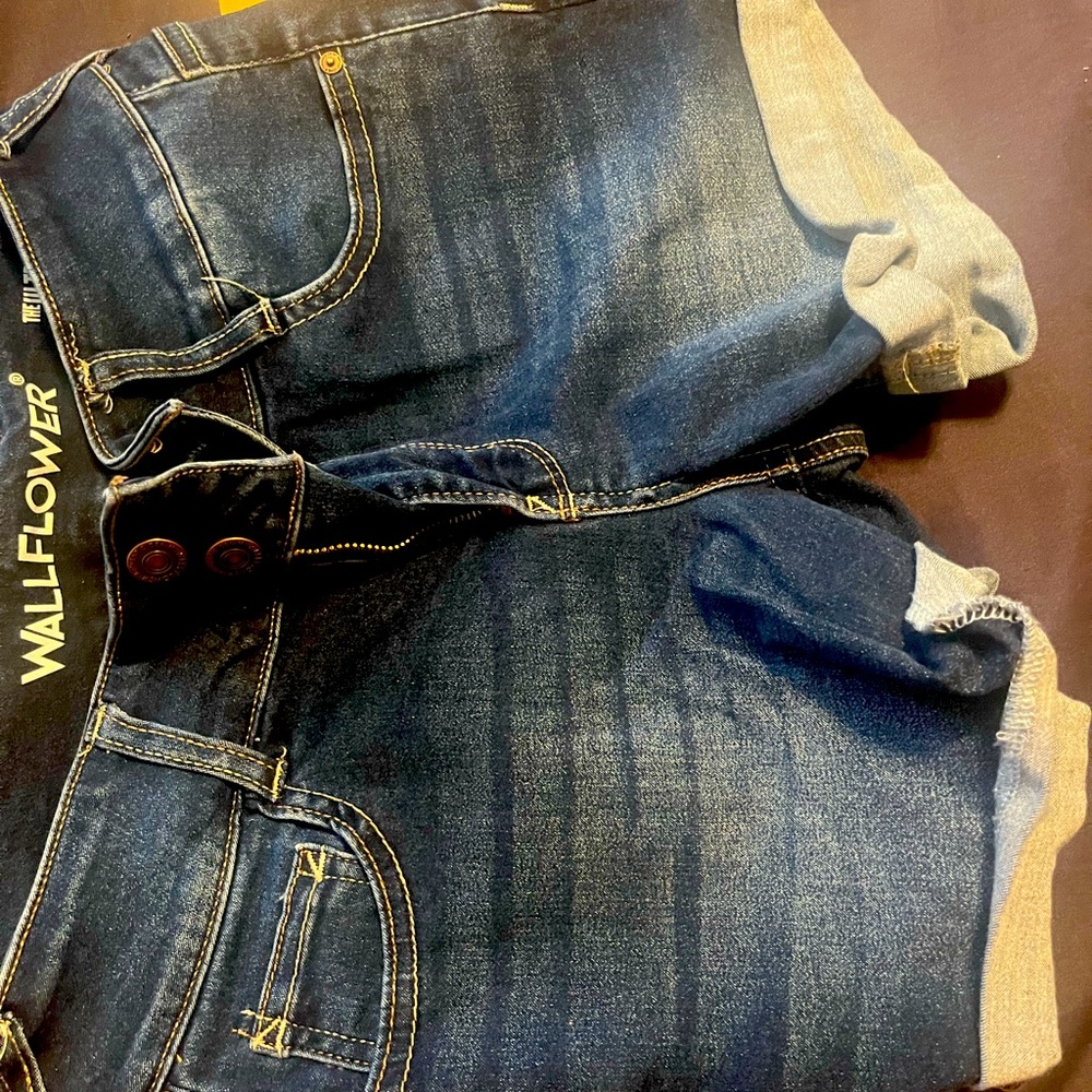 Wallflower shorts size 3